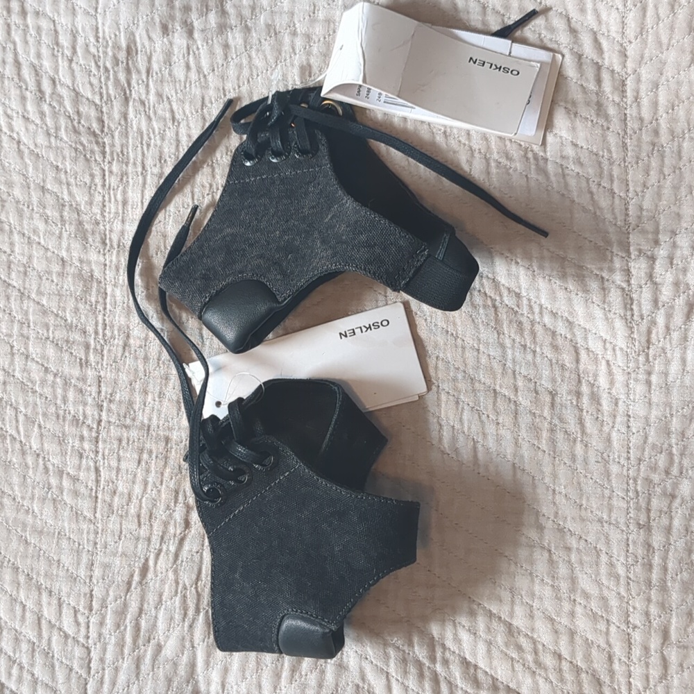 5/$25 Osklen Black Sneaker Gaitors